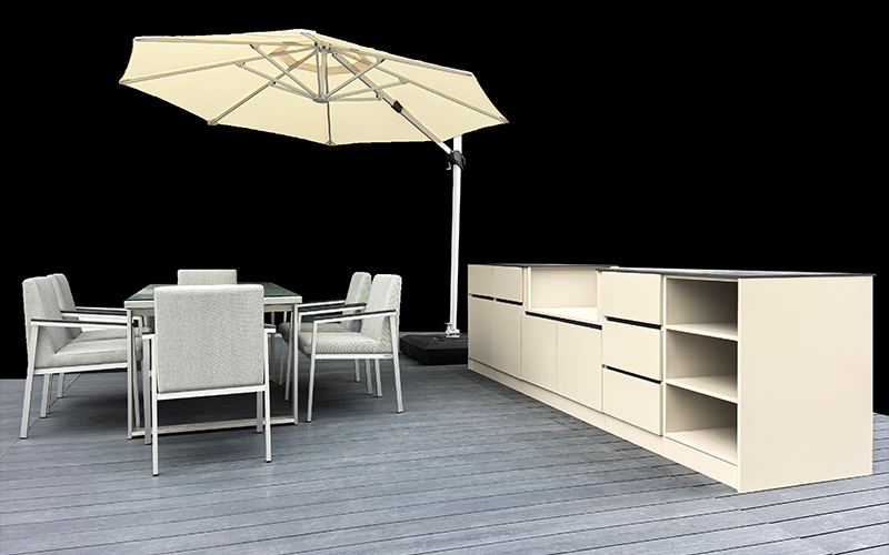 Outdoor Kitchen With Handleless Horizontal Beam & Toe Kick