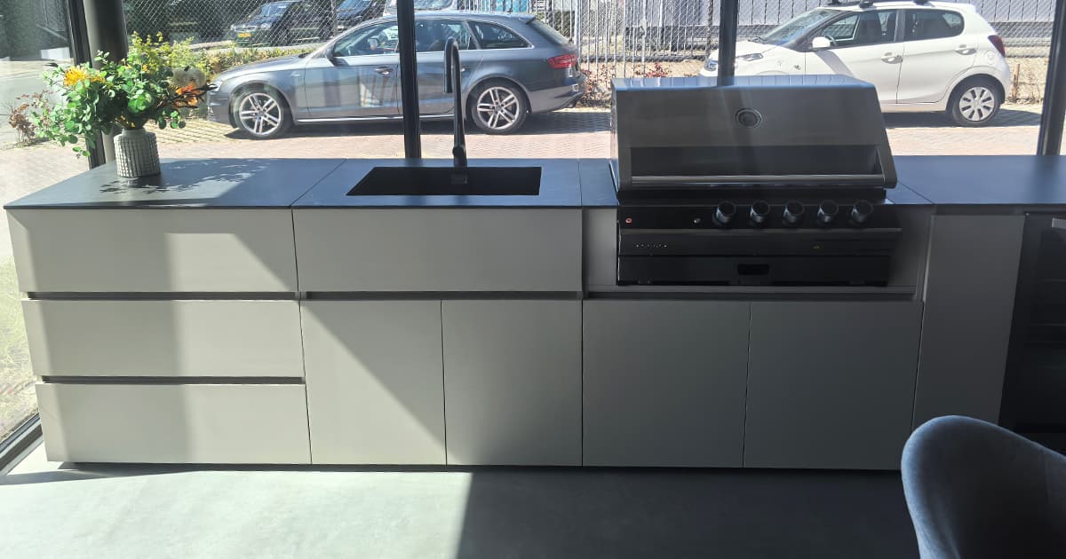Extruded Aluminium Outdoor Kitchen With Grill And Sink